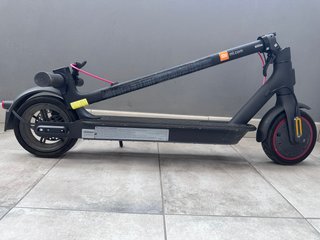 Patinete eléctrico - Xiaomi Electric Scooter PRO 2