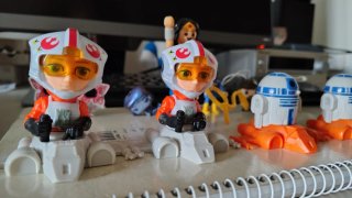 Figuras Kinder Star Wars y DC y Stranger things