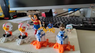 Figuras Kinder Star Wars y DC y Stranger things