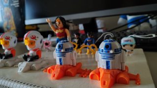 Figuras Kinder Star Wars y DC y Stranger things