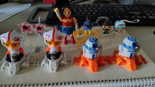 Figuras Kinder Star Wars y DC y Stranger things