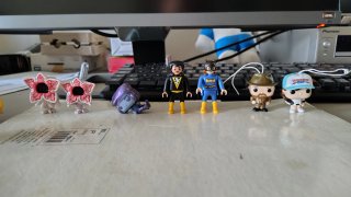 Figuras Kinder Star Wars y DC y Stranger things