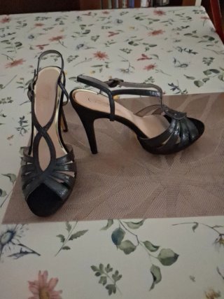 Zapatos de tacón negros