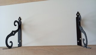 Estantería blanca 80x30 con soportes de hierro