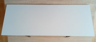 Estantería blanca 80x30 con soportes de hierro