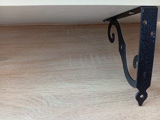 Estantería blanca 80x30 con soportes de hierro