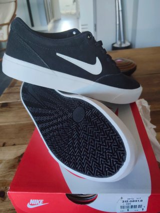 Nike Charge Suede Talla 43 NEGRAS