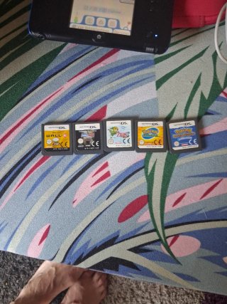 Nintendo 2DS Nero/Blu+Custodia+Caricabatterie+5Giochi