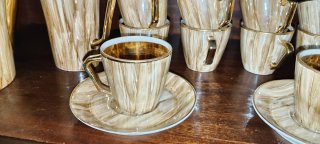 Juego de café porcelana beige y dorado