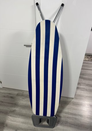 Tabla de planchar con soporte para plancha