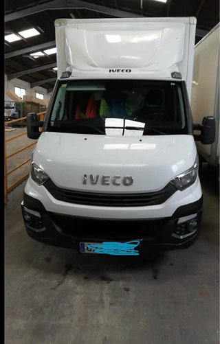 Camion 3500 kg, plataforma y camara de aparcar