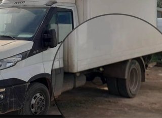 Camion 3500 kg, plataforma y camara de aparcar