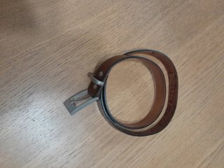 Cinturón de cuero marrón de mujer