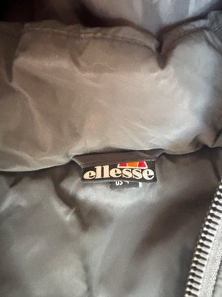 Abrigo acolchado Ellesse gris reflectante