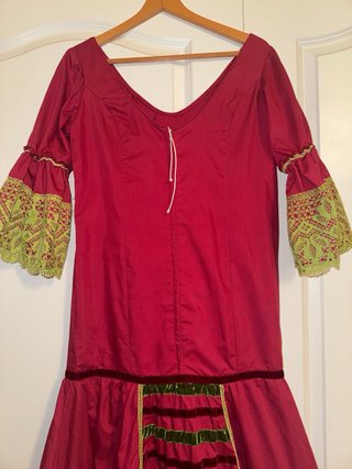 Traje de flamenca burdeos y verde