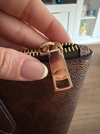 Bolso Coach Fiona Marrón con Cremallera