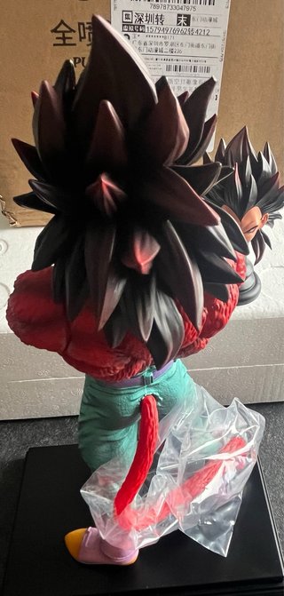 Action Figure Vegeta SSJ4