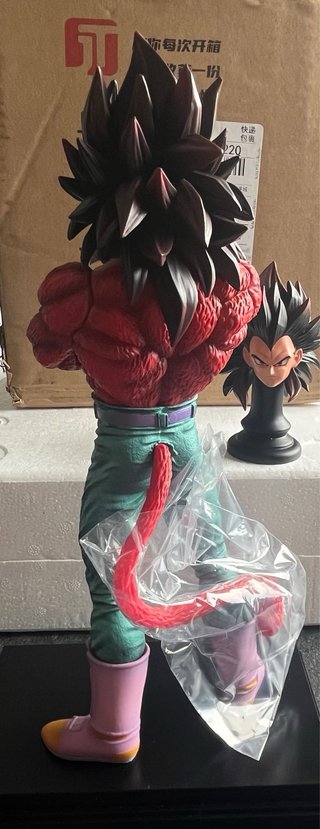 Action Figure Vegeta SSJ4