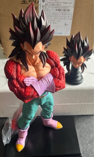 Action Figure Vegeta SSJ4