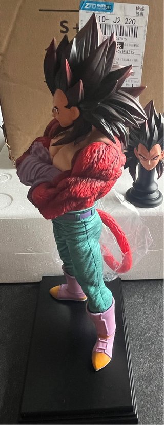 Action Figure Vegeta SSJ4