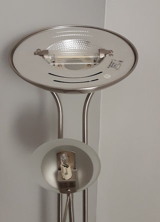 Lámpara de pie cromada