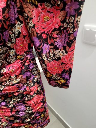 Vestido Zara floral manga abullonada