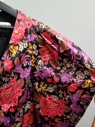 Vestido Zara floral manga abullonada