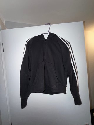 Sudadera Adidas con cremallera y rayas