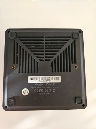 MINISFORUM UM700