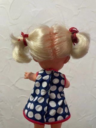 Adorable muñeca Cuca de Famosa, un clásico de los