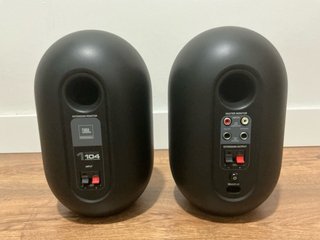 Monitores Estudio JBL 104 Series