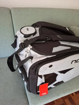 Borsa per racchette Nox AT10 XL Compact Nero/Bianco