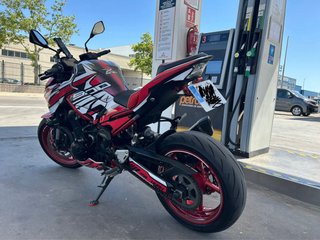 Kawasaki Z900 Roja y Blanca