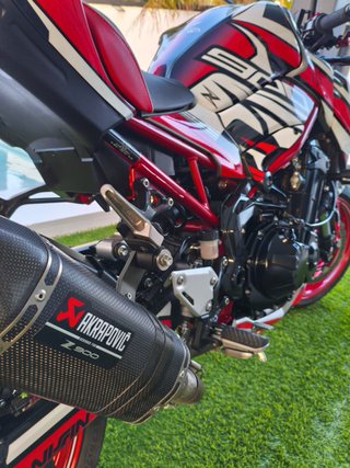 Kawasaki Z900 Roja y Blanca