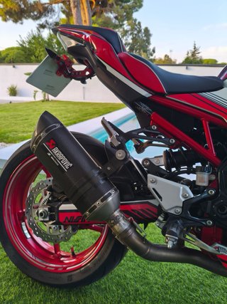 Kawasaki Z900 Roja y Blanca