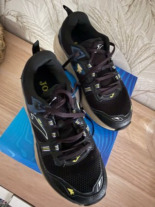 Tenis Joma Negro y Beige