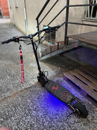Patinete Eléctrico Negro y Rojo