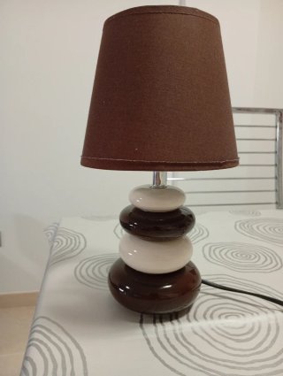 Lámpara de mesa cerámica y tela