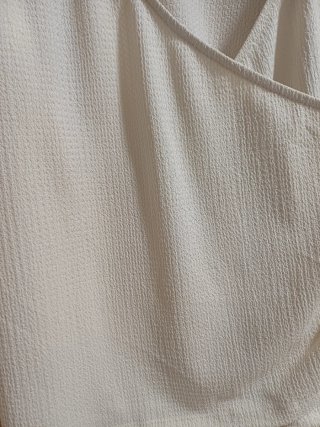Blusa beige con drapeado