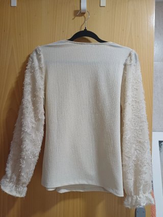 Blusa beige con drapeado