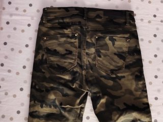 Pantalón pitillo camuflaje