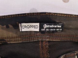 Pantalón pitillo camuflaje