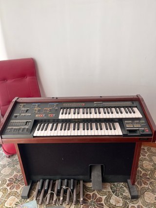 Órgano Yamaha con pedales