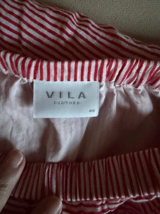 Blusa de rayas rojas y blancas