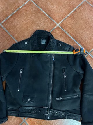 Chaqueta Biker Negra con Cuello talla 46.