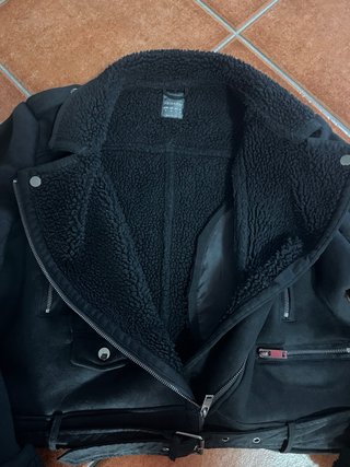 Chaqueta Biker Negra con Cuello talla 46.