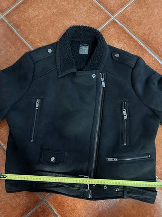Chaqueta Biker Negra con Cuello talla 46.