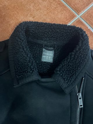 Chaqueta Biker Negra con Cuello talla 46.