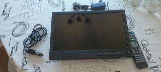 TV Negra 12V con Mando y Accesorios