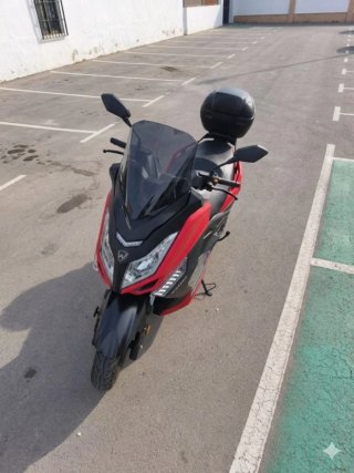 Maxi Scooter Wottan Storm 125 EFI Roja